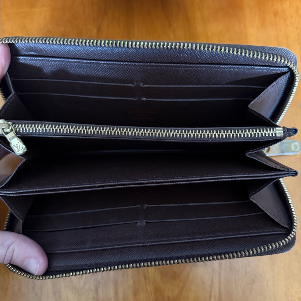 🔥Louis Vuitton Damier Zip Wallet - excellent condition‼️ - Picture 9 of 15